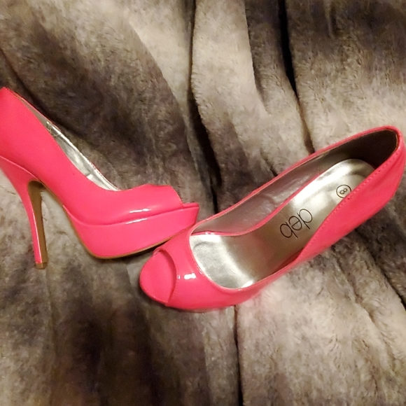 Heels - Picture 4 of 4
